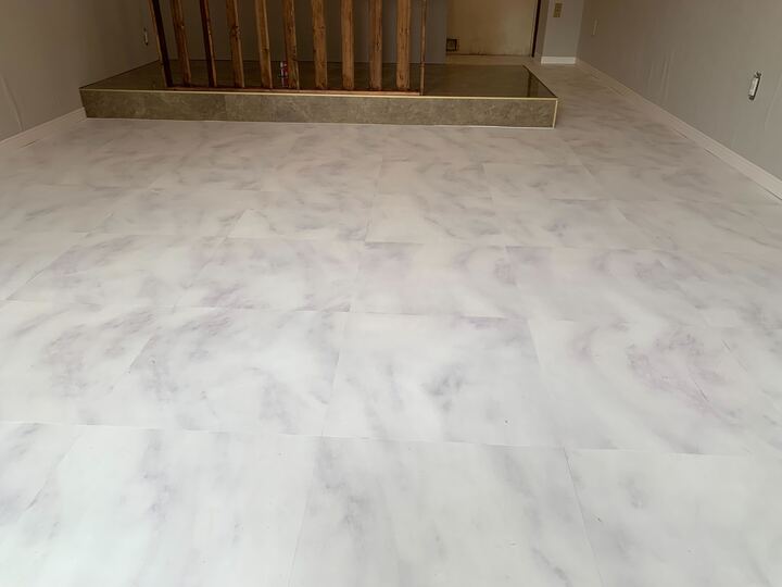 フロアタイル張り